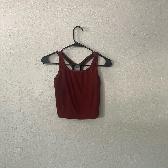 Nike Tops - Nike cropped tank with built in bra